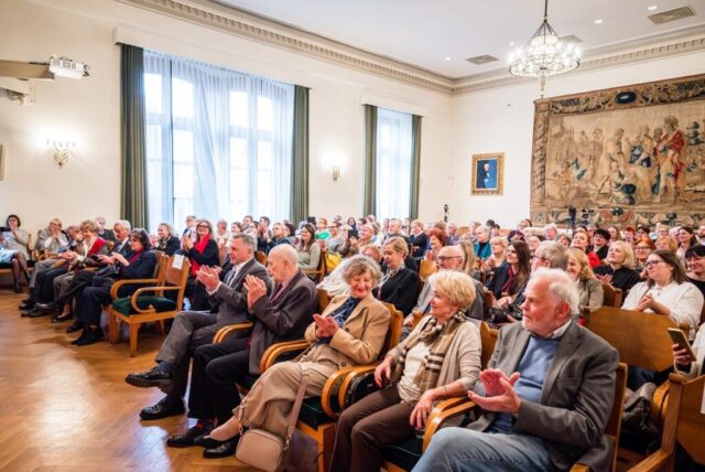 wiecej-niz-pierwsza-dama-01